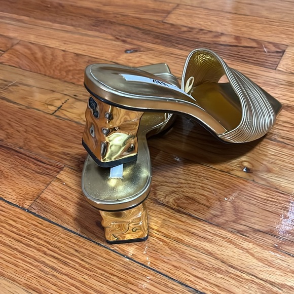 Zara Gold Metallic Sandals - Picture 3 of 4